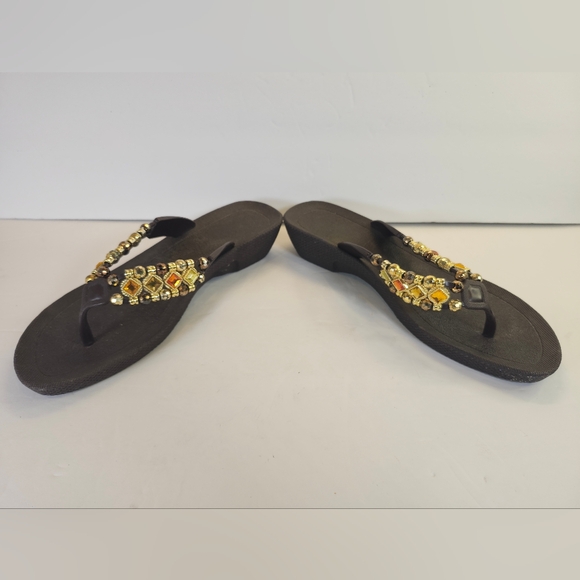 Gold Bronze Rhinestones Embellished Brown Rubber Flipflops Sandals S 7M NWOB - Picture 3 of 8